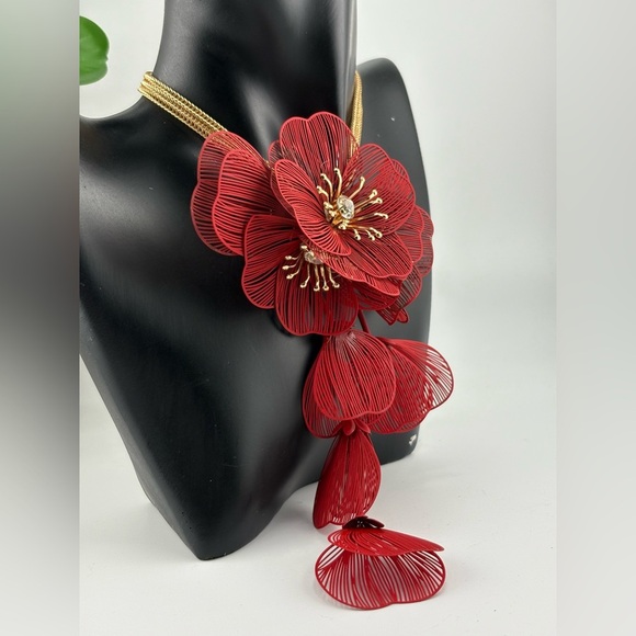 Red Statement Flower Necklace with Gold Chain ✨ - Picture 6 of 8